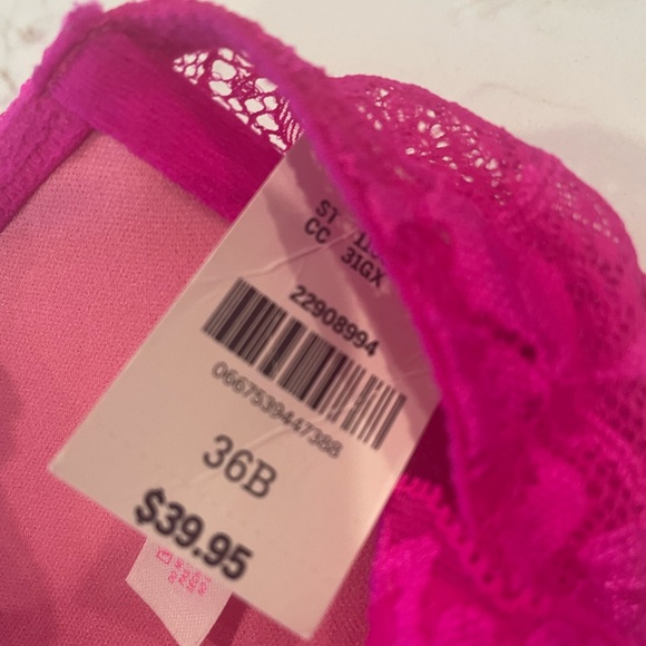 NWT Victoria's Secret lace bra - Picture 3 of 3